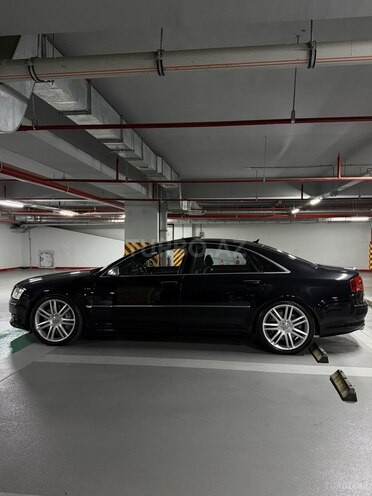 Audi S8-5