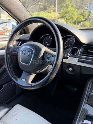 Audi S8-9
