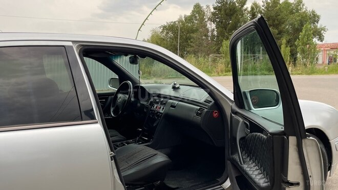 Mercedes E 220-9