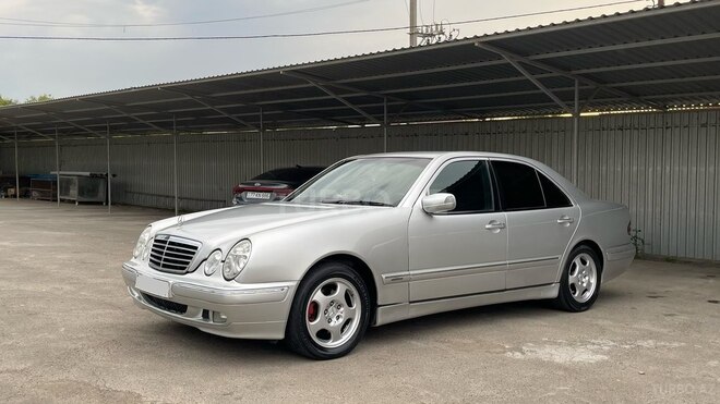 Mercedes E 220-3