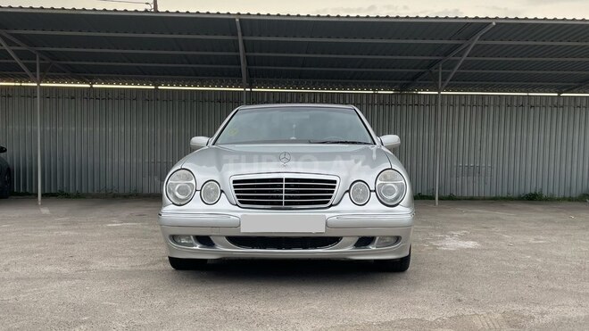Mercedes E 220-2