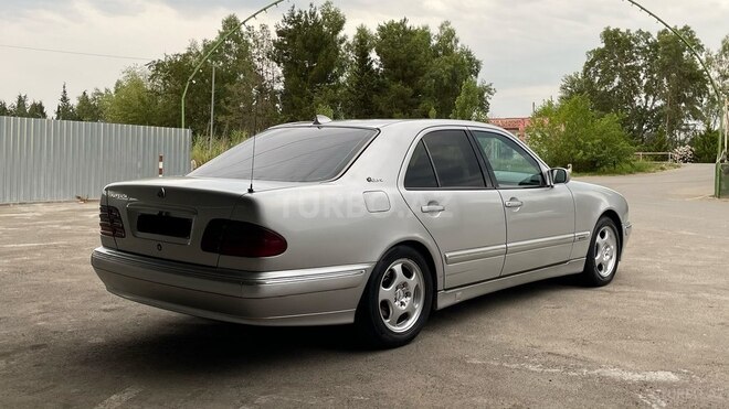 Mercedes E 220-8