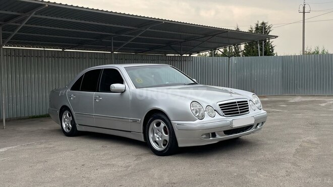 Mercedes E 220-1