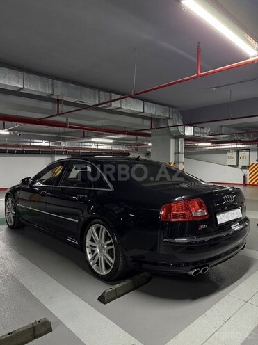 Audi S8-3