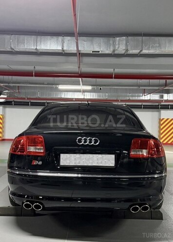 Audi S8-2