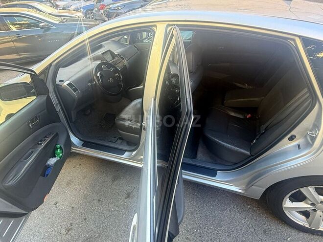 Toyota Prius-13