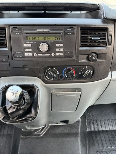 Ford Transit-22
