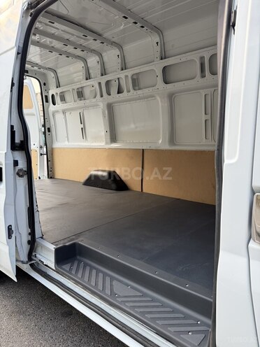 Ford Transit-9