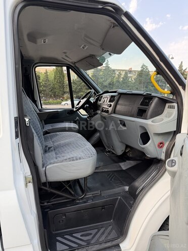 Ford Transit-15