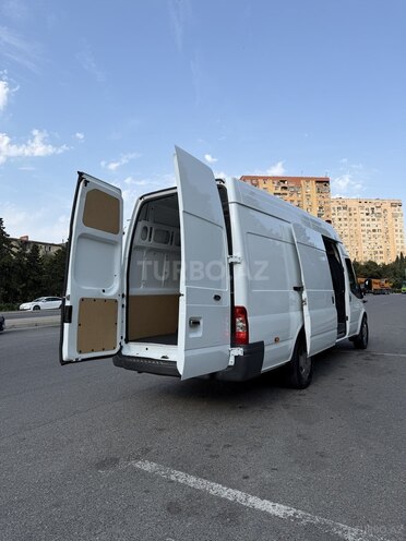Ford Transit-12