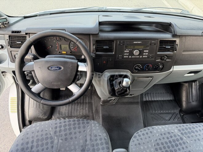 Ford Transit-21