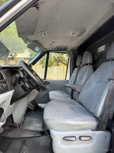 Ford Transit-20