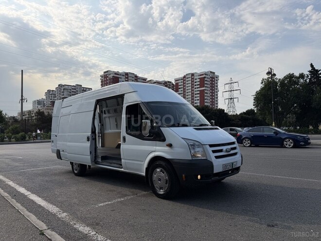 Ford Transit-10