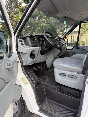 Ford Transit-19