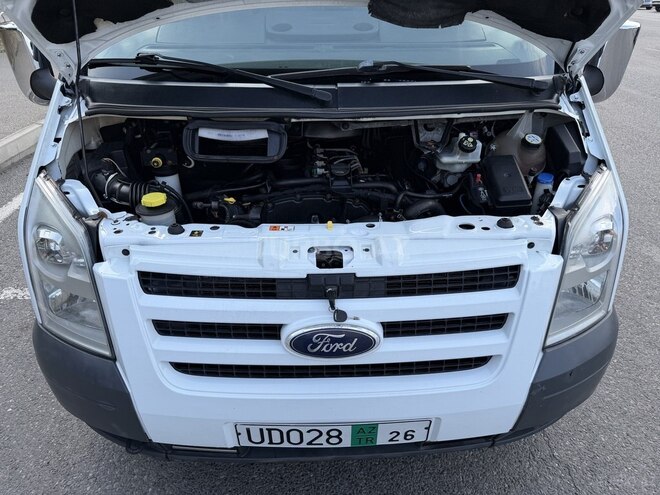 Ford Transit-17
