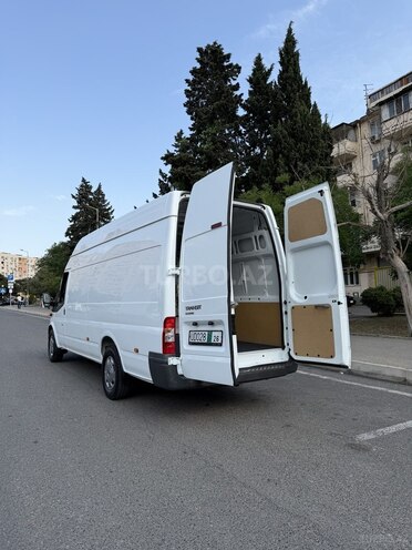 Ford Transit-13