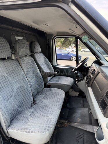 Ford Transit-16