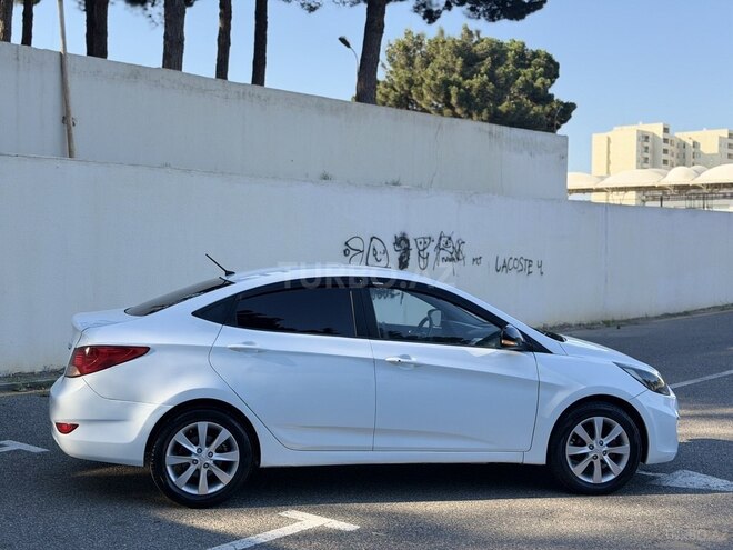 Hyundai Accent-5