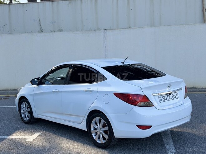 Hyundai Accent-7