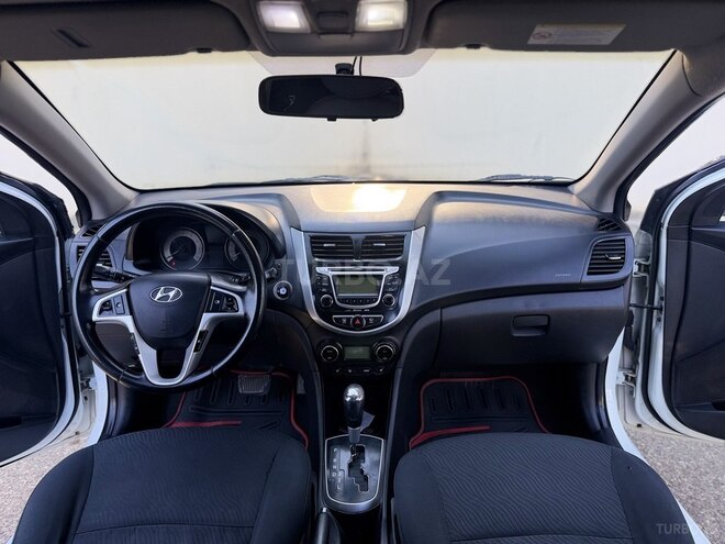 Hyundai Accent-9