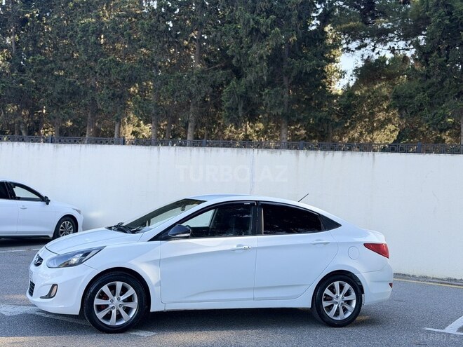 Hyundai Accent-4