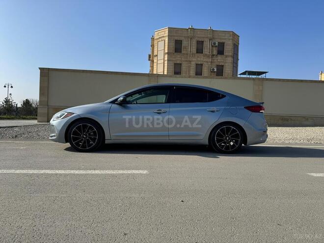 Hyundai Elantra-9