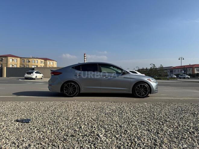 Hyundai Elantra-8