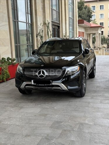 Mercedes GLC 300-1
