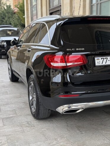 Mercedes GLC 300-7