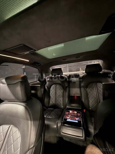 Audi A8-7