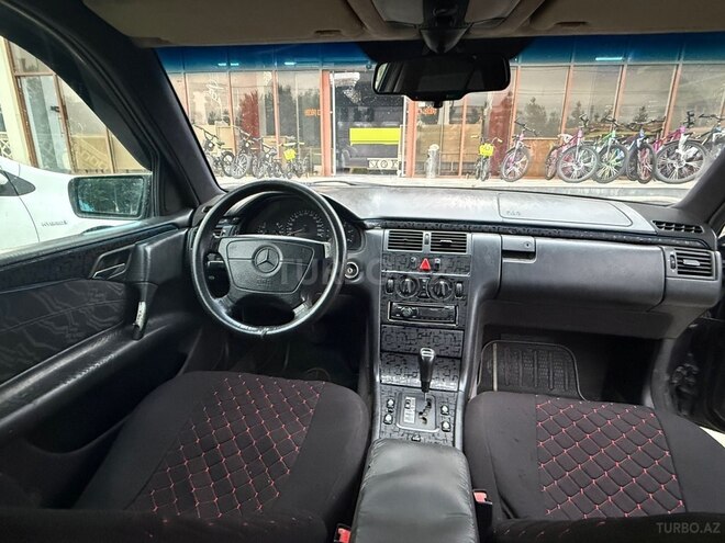 Mercedes E 200-3