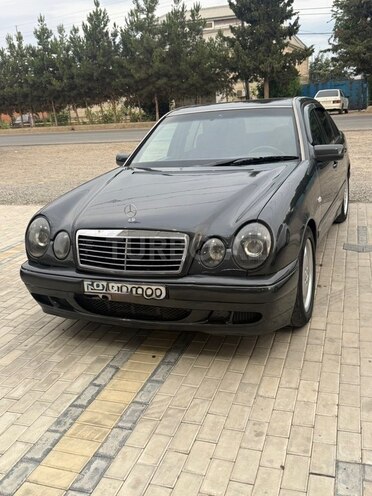 Mercedes E 200-1