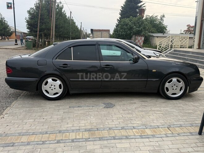 Mercedes E 200-5