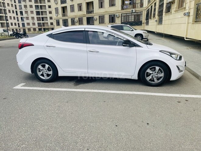 Hyundai Elantra-3