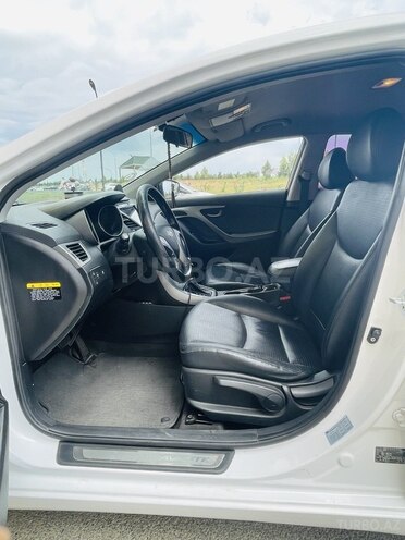 Hyundai Elantra-5