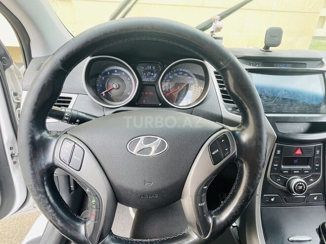 Hyundai Elantra-8