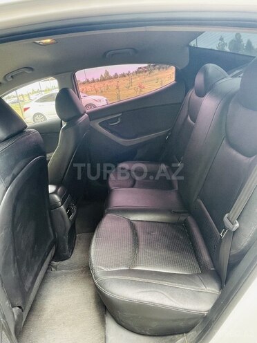 Hyundai Elantra-6