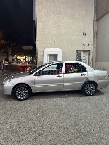 Mitsubishi Lancer-4