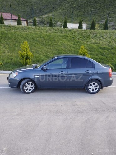 Hyundai Accent-4