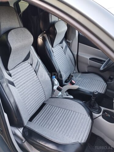 Hyundai Accent-6