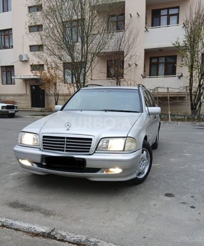 Mercedes C 220-1