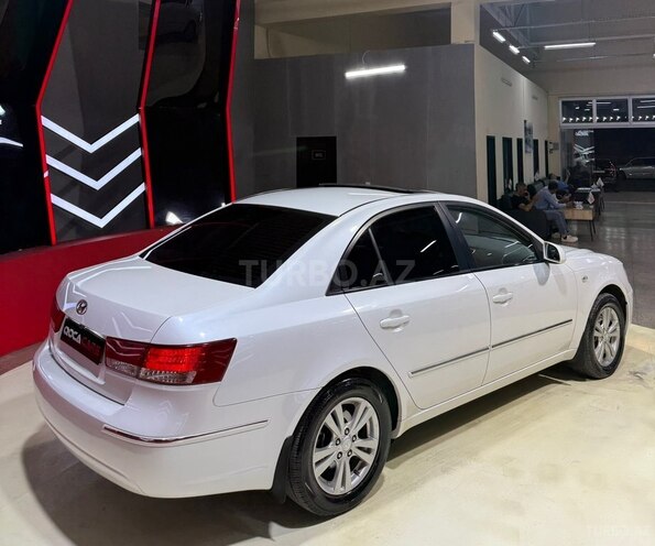 Hyundai Sonata-12