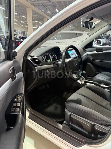 Hyundai Sonata-14
