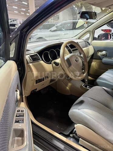 Nissan Tiida-12