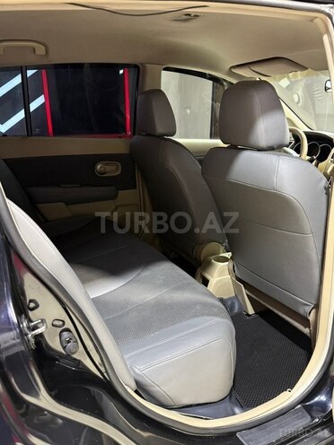 Nissan Tiida-17