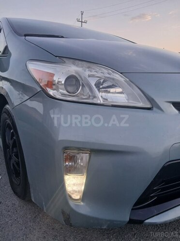 Toyota Prius-5