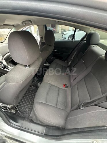 Chevrolet Cruze-12
