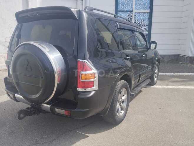 Mitsubishi Pajero-8