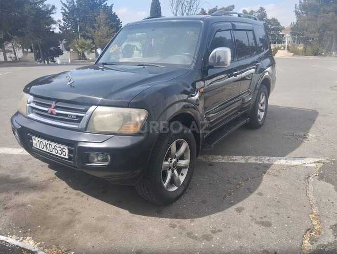 Mitsubishi Pajero-4