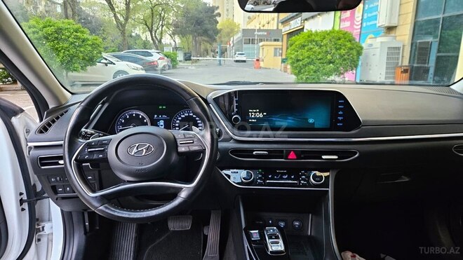 Hyundai Sonata-12